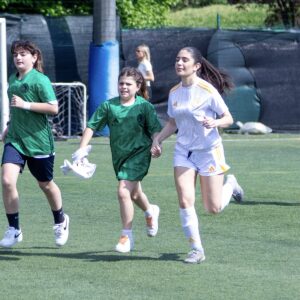 Giovani calciatrici durante un allenamento EVA Academy