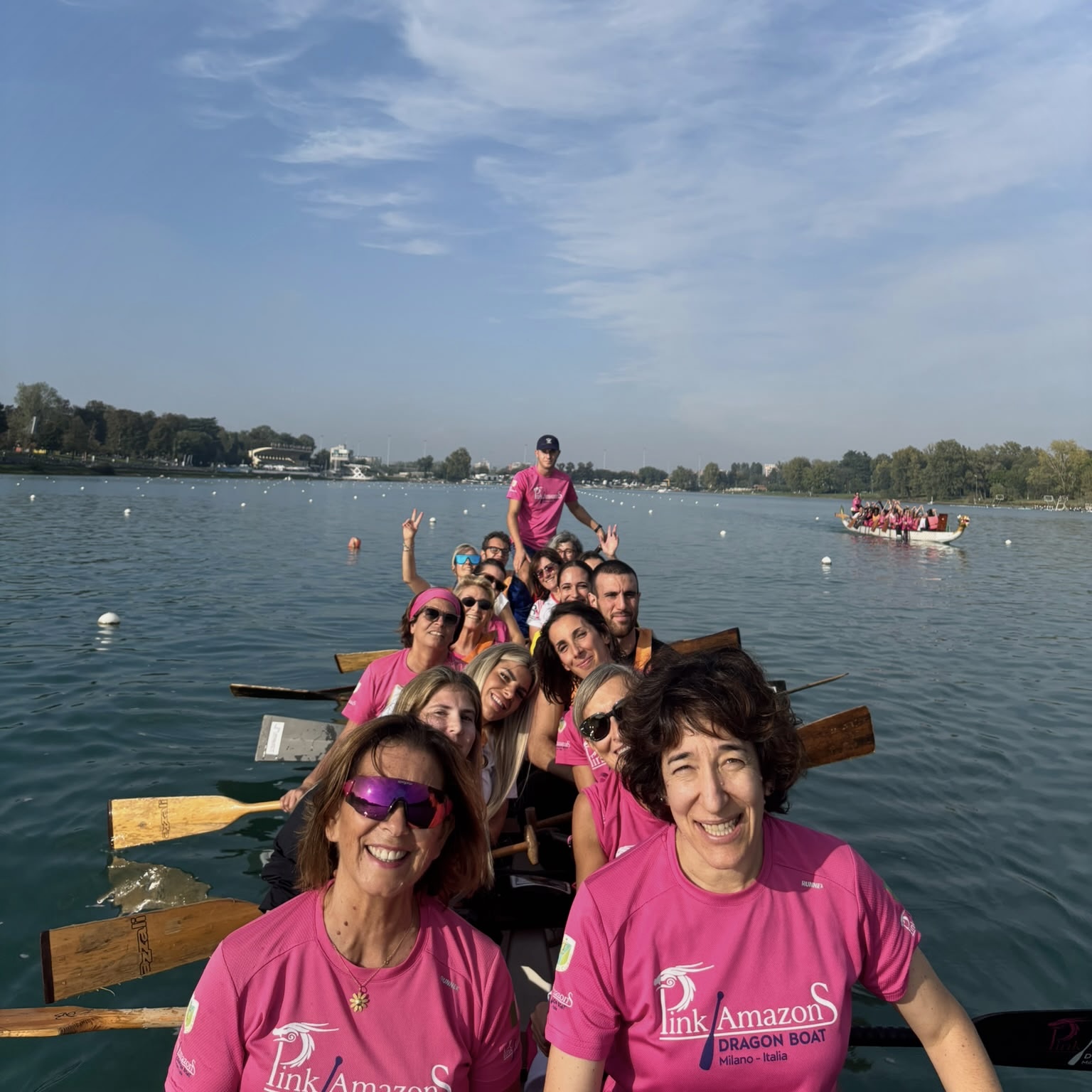 Dragon boat delle Pink Amazons al pontile dell’Idroscalo.